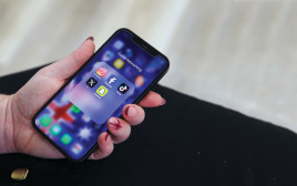 אפליקציות של רשתות חברתיות (צילום: Roni Bintang, Getty Images)