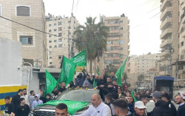 תהלוכת מחבלים בכפר עקב (צילום: רשתות ערביות)