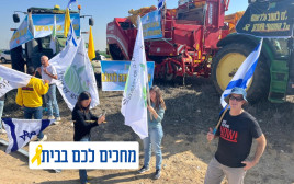 תושבי עוטף עזה ממתינים לארבל יהוד וגדי מוזס (צילום: אבי אשכנזי)