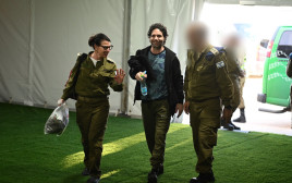 עופר קלדרון מגע למתחם רעים (צילום: דובר צה"ל)