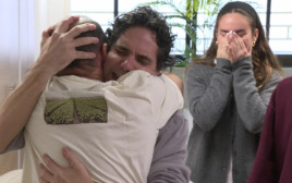 עופר קלדרון פוגש את אחיו ניסן (צילום: עומר מירון /לע"מ)