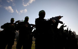 מחבלי חמאס (צילום: REUTERS/Dawoud Abu Alkas)
