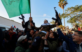 מחבלים משוחררים (צילום:  REUTERS/Mohammed Salem)
