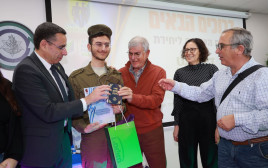 תלמידי "ניב" נשבעים אמונים לצה"ל (צילום: יח"צ)