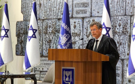 יצחק עמית בנאום הבכורה בטקס השבעתו (צילום: אברהם בלוך)