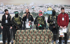 שגיא דקל חן, סשה טרופנוב ויאיר הורן (צילום: רויטרס)