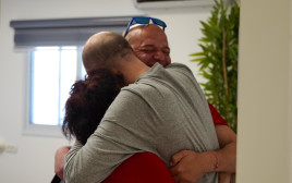 יאיר הורן עם משפחתו (צילום: לע"מ)