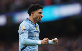 עומאר מרמוש שחקן מנצ'סטר סיטי חוגג שער (צילום: רויטרס)