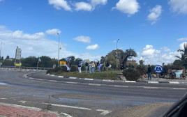 אזרחים בעוטף עזה ביום החזרת החטופים החללים (צילום: אבי אשכנזי)