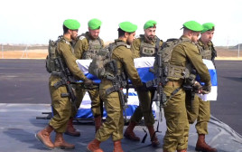 קבלת ארונות של חטופים חללים, 20 בפברואר 2025 (צילום: דובר צה"ל בערבית)