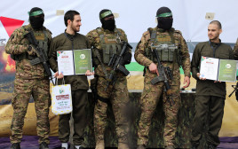 עומר ונקרט ועומר שם טוב (צילום: רויטרס)
