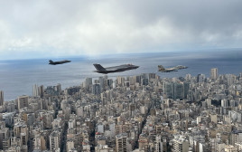 מטוסי חיל האוויר בהלוויית נסראללה (צילום: דובר צה"ל)