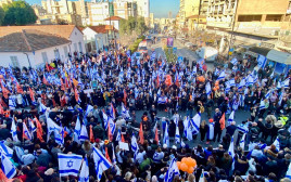 מסע הלוויה של משפחת ביבס (צילום: אבשלום ששוני)