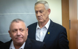 בני גנץ וגדי איזנקוט (צילום: חיים גולדברג, פלאש 90)