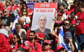 טקס לזכרו של צחי עידן ז"ל באצטדיון בלומפילד (צילום: אבשלום ששוני)