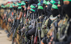 מחבלי חמאס ברצועת עזה (צילום: EYAD BABA/AFP via Getty Images)