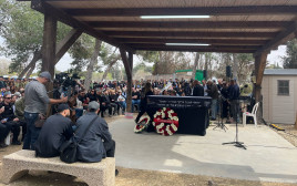 הלוויתו של איציק אלגרט בניר עוז (צילום: פלד ארבלי)