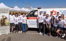 משפחתה של סרן לידר פרץ זל, שנפלה בתאונת עבודה בצאלים ב-2023 רצו לזכרה במרתון ת"א (צילום: דוברות מד"א)