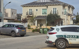 ביתו של ראש מועצת מרום הגליל עמית סופר, חבלנים במקום (צילום: מועצה אזורית מרום גליל)