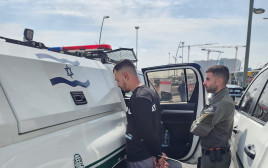 שוהה בלתי חוקי שנעצר בביג פאשן גלילות (צילום: דוברות המשטרה)