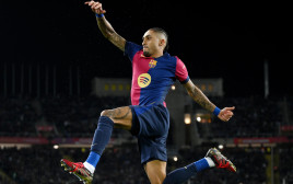שחקן ברצלונה ראפיניה (צילום: GettyImages, David Ramos)