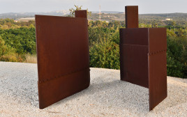 קטן ,יחיאל שמי, שפתח לאבות ישורון, , 1993 (צילום: שרית עוזיאלי)