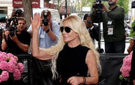 דונטלה ורסצ׳ה (צילום: Dominik Bindl/Getty Images)