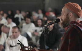 מעגל גברים (צילום: אייל שרייבר)