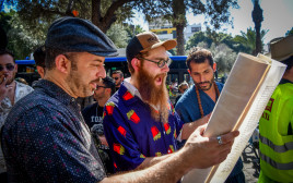 פורים בתל אביב  (צילום: אבשלום ששוני)