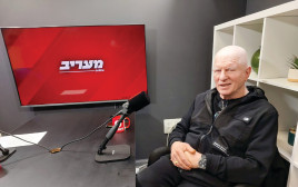 אלי לוזון בפודקאסט  (צילום: מעריב)
