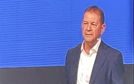 אורי סירקיס מנכ"ל חברת ישראייר מקבל את הפרס  (צילום: יח"צ)