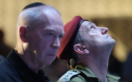 הרצי הלוי ויואב גלנט (צילום: ABIR SULTAN/POOL/AFP via Getty Images)