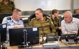 רונן בר, אייל זמיר, תומר בר (צילום: דובר צה"ל)