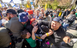 הפגנות נגד פיטורי ראש השב"כ רונן בר בירושלים (צילום: חיים גולדברג פלאש 90)
