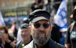 אהוד ברק במחאה נגד פיטורי ראש השבכ רונן בר  (צילום: חיים גולדברג פלאש 90)