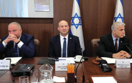 לפיד בנט וליברמן בתקופת ממשלת השינוי 2022 (צילום: ארכיון רויטרס)