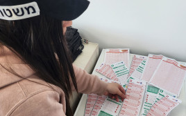  כרטיסי הימורים לקטינים (צילום: דוברות המשטרה)