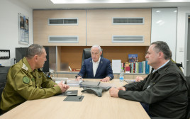 בנימין נתניהו, אייל זמיר, ישראל כ"ץ (צילום: מעיין טואף, לע"מ)