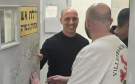 עמיחי בן שלוש, ראש עיריית עכו החשוד (צילום: אלון חכמון)