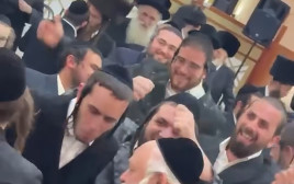 יצחק גולדקנופף בחתונת אחיינו  (צילום: רשתות חברתיות)