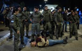 כוחות מג"ב בהפגנה נגד הממשלה בירושלים (צילום: יונתן זינדל, פלאש 90)