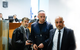 אלי פלדשטיין בבית המשפט (צילום: יהושוע יוסף)