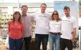 מימין: יפתח רמון, אתי גולן, גיל דורון ודובי ויעל אוסטר (צילום: זיו טולדנו)