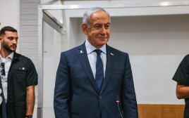 בנימין נתניהו מגיע לבית המשפט (צילום: יונתן זינדל פלאש 90)