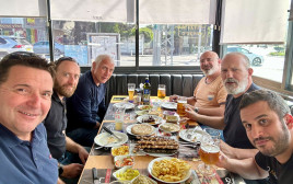 ניר קיפניס בסטקיית איסטנבול (צילום: ניר קיפניס)
