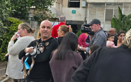הפגנה בפ"ת בעקבות סרטון ההתעללות בכלב (צילום: אלון חכמון)