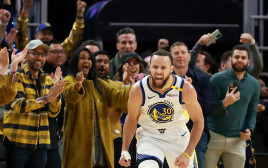 שחקן גולדן סטייט ווריירס סטפן קרי (צילום: GettyImages, Ezra Shaw)