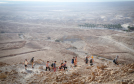 מטיילים במצדה (צילום: יוסי זמיר פלאש  90)
