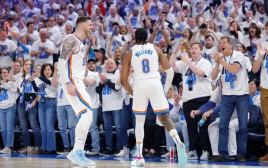 חגיגה ב-OKC. הרטנשטיין ו-וויליאמס (צילום: רויטרס)