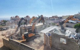 הריסת המבנים בטובא זנגרייה (צילום: דוברות המשטרה)